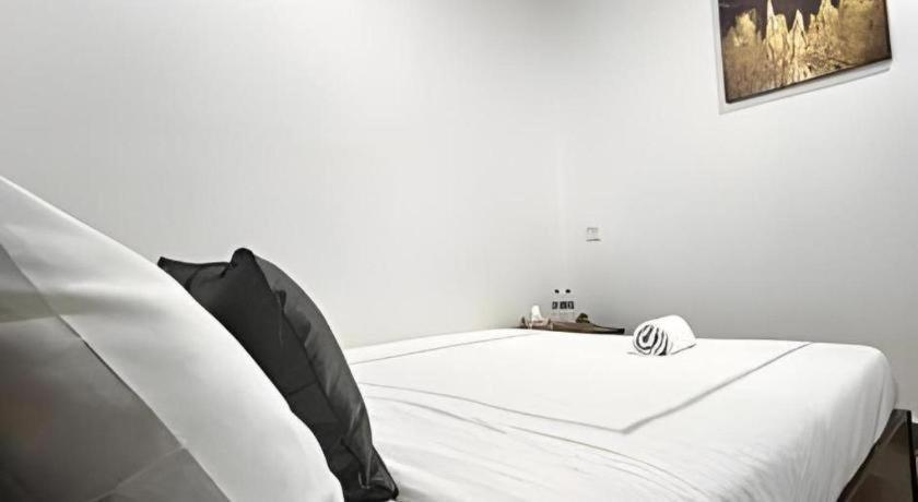 Oyo 90936 Hotel Manjoi Inn Ипох Екстериор снимка
