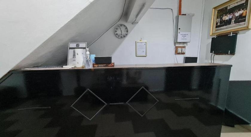 Oyo 90936 Hotel Manjoi Inn Ипох Екстериор снимка