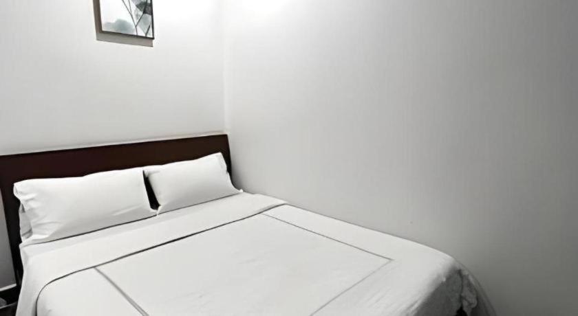 Oyo 90936 Hotel Manjoi Inn Ипох Екстериор снимка